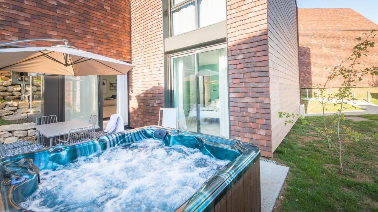 Cote Jardin Avec Jacuzzi Privatif Et Parking Prive Apartment Sarlat-la-Caneda Ngoại thất bức ảnh